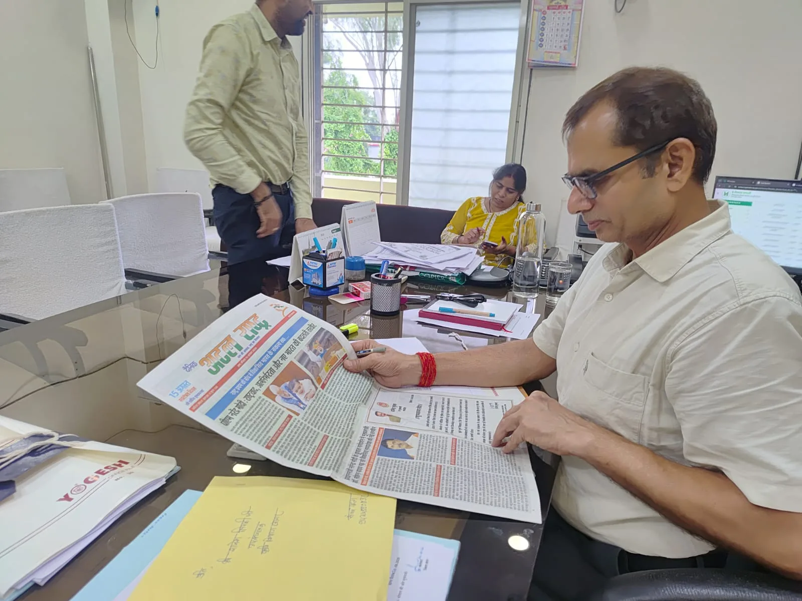 अटल राष्ट्र पढ़ते हुए पाठक